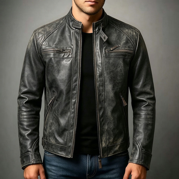 Herren Biker-inspirierte Kunstlederjacke mit Stehkragen, gesteppter Schulterpartie und Reißverschlusstaschen Drune
