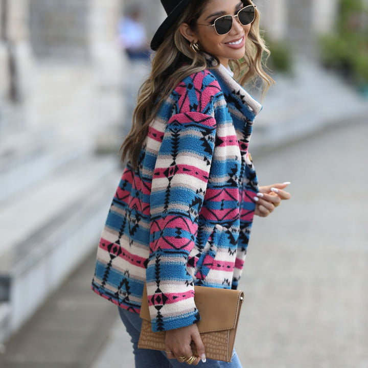 Damen Fleecejacke im Boho-Stil mit einzigartigem geometrischem Muster und großen Knöpfen Drune
