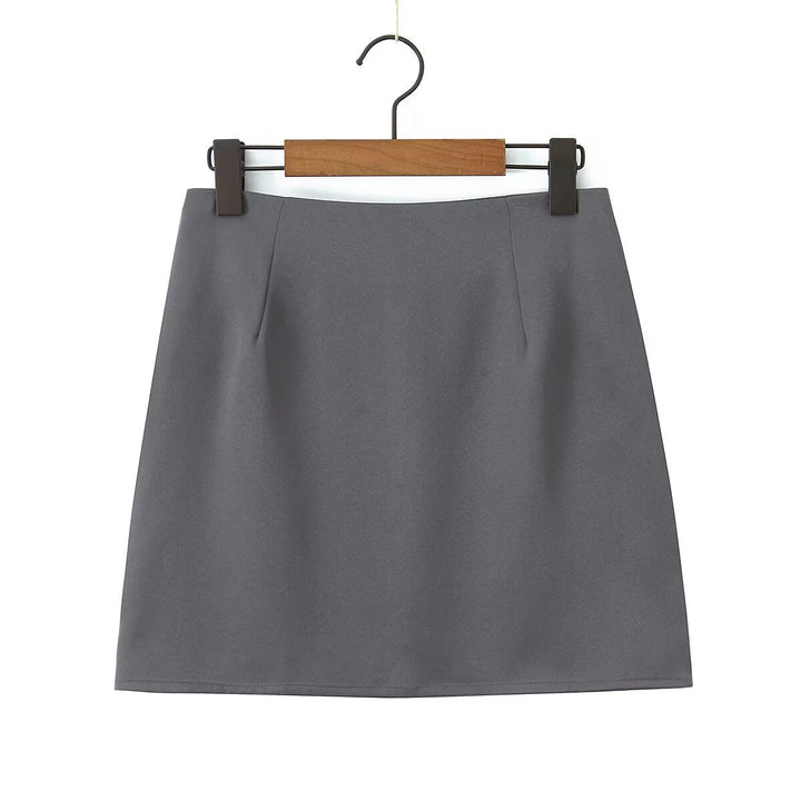 Damen-Set aus tailliertem Weste und kurzem Rock mit eleganten Knopfdetails Drune