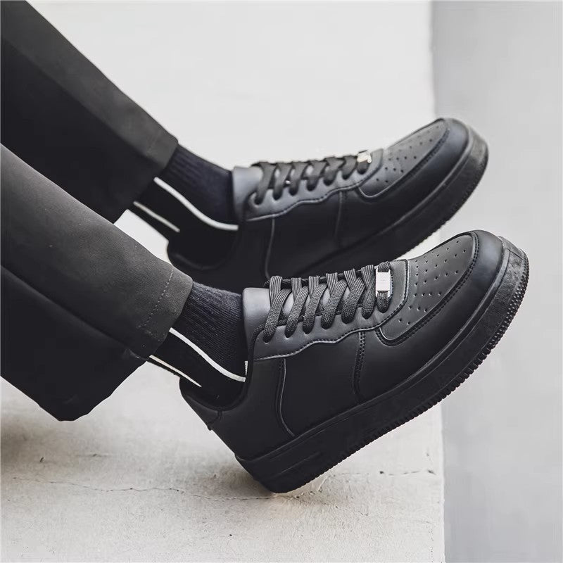 Unisex minimalistische Court-Sneaker mit perforierter Zehenkappe und gepolstertem Komfortfußbett Drune