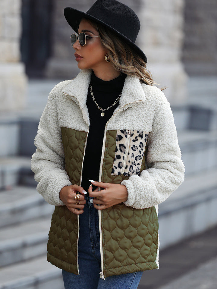 Damen Fleecejacke mit modernen Patchwork-Details und tierischem Muster Drune