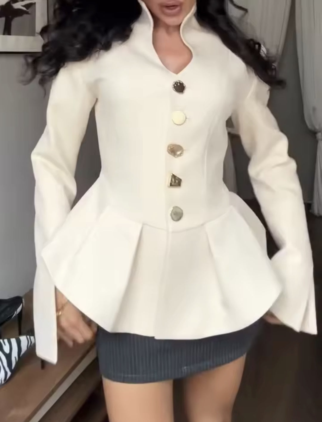 Damen Taillierter Peplum‑Blazer mit Stehkragen und dekorativer Knopfleiste Drune