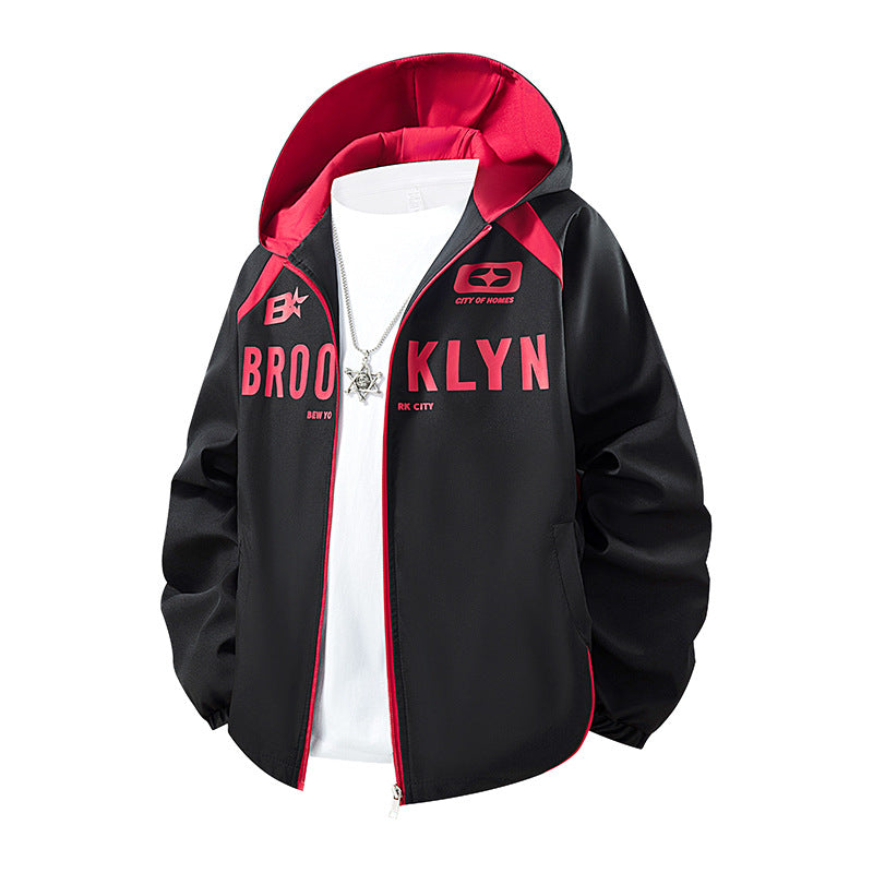 Herren Kapuzenjacke im urbanen Sportstyle mit Brooklyn-Print, Reißverschluss und Kontrastnähten Drune