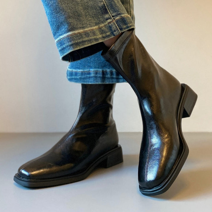Damen Stiefelette im Reitstiefel‑Look aus softem Glattleder mit quadratischer Kappnaht und gestapeltem Blockabsatz Drune