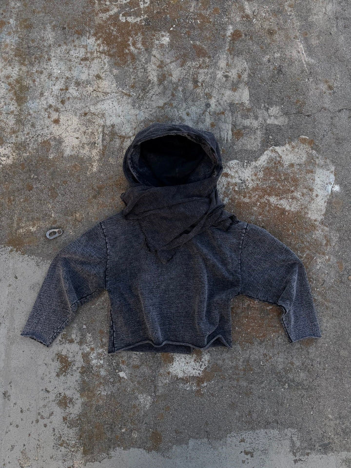 Unisex nan Kapuzenpullover im Gebrauchsspurenstil mit angeschlossenem Schlauchschal und ausgefransten Öffnungen Drune