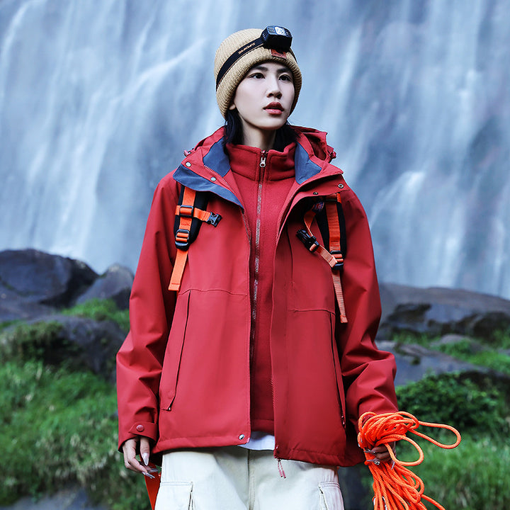 Damen technische Mehrlagen-Hardshell-Regenjacke mit verstellbarer Kapuze, Brustriemen und wasserabweisenden Reißverschlüssen Drune