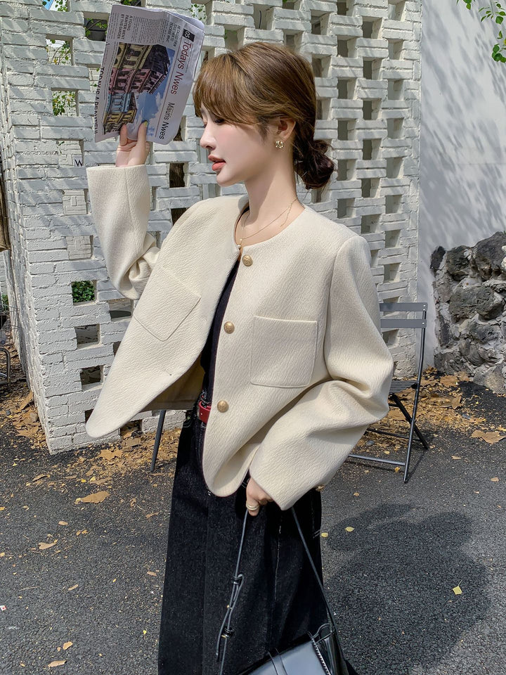 Damen Kurzblazer mit rundem Ausschnitt, Strukturstoff und goldenen Knöpfen Drune
