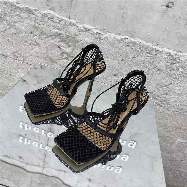 Damen nan luftige Netz-Sandalette mit quadratischer Zehenbox und Wickelschnürung Drune