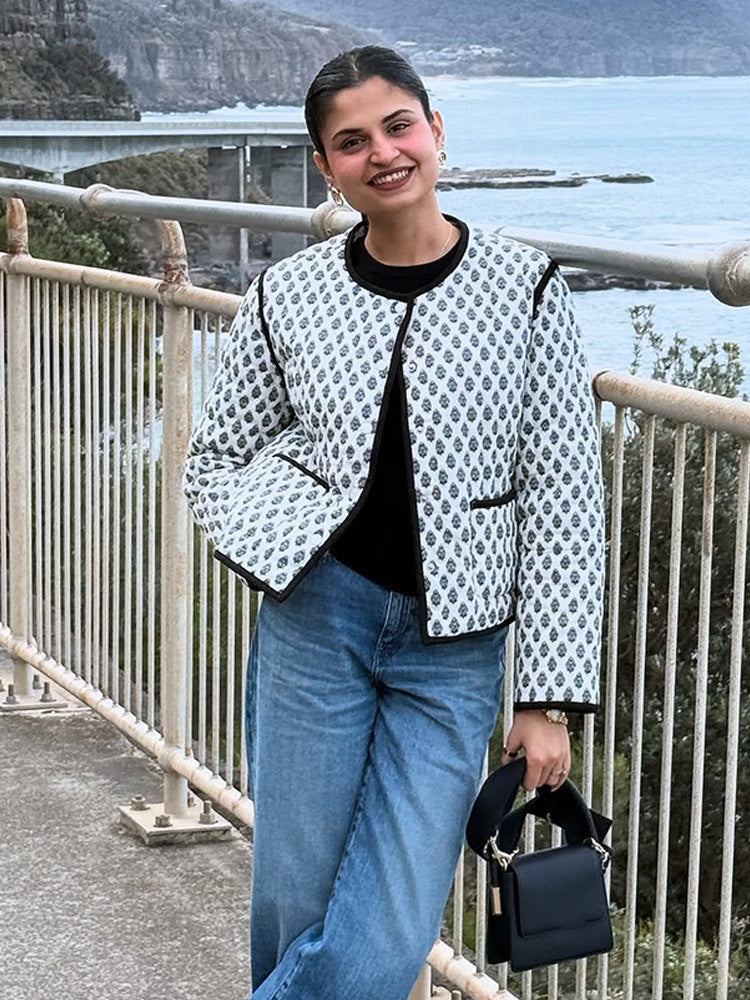 Damen Kurzboxy-Steppjacke mit Kontrastpaspelierung und Rundhalsausschnitt Drune