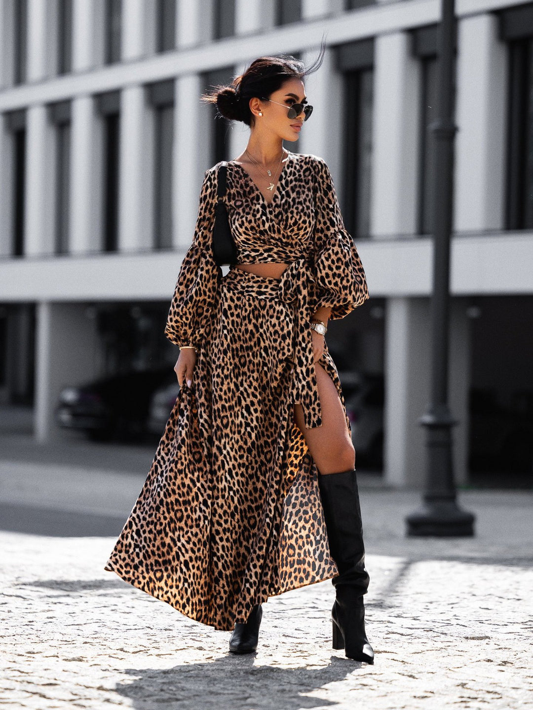 Damen Maxikleid im Leopardenmuster mit Wickeldesign und voluminösen Ärmeln Drune