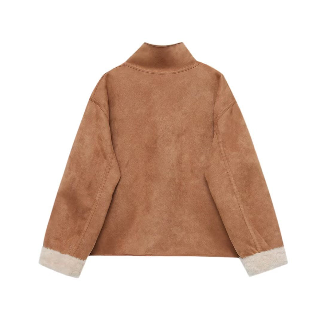 Damen nan kurze Lammfellimitatjacke mit Stehkragen, großer aufgesetzter Taschen und knöpfbarer Front Drune