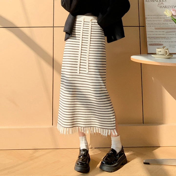 Damen Lässiger Strickpullover mit Schriftzug und modischer Saumgestaltung Drune