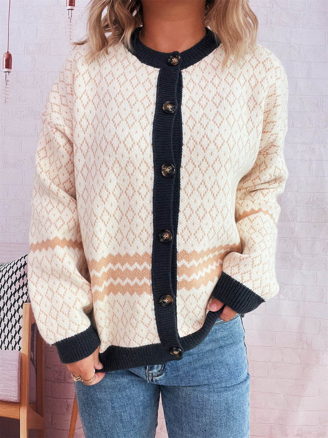 Damen Strickjacke mit geometrischem Muster und eleganten Knopfdetails Drune