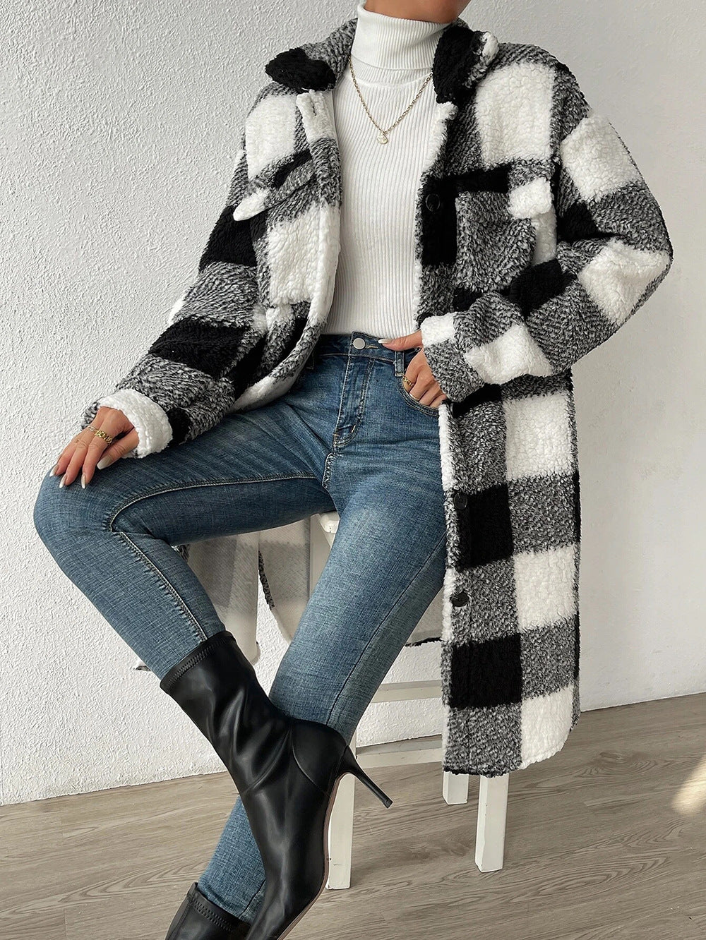Damen Kuscheljacke aus weichem Plüsch mit kariertem Design Drune