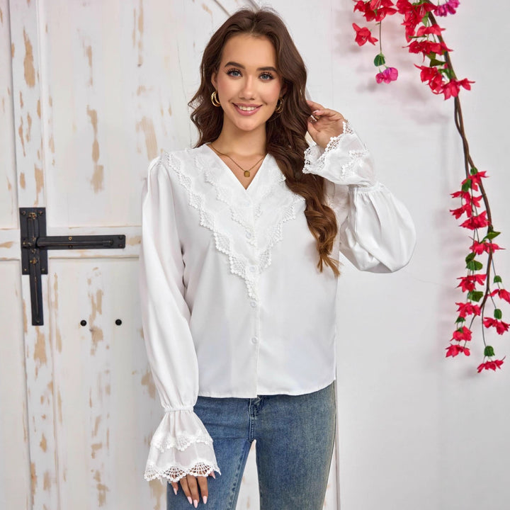 Damen Romantische Bluse mit V-Ausschnitt, Spitzen-Yoke und Glockenärmeln Drune
