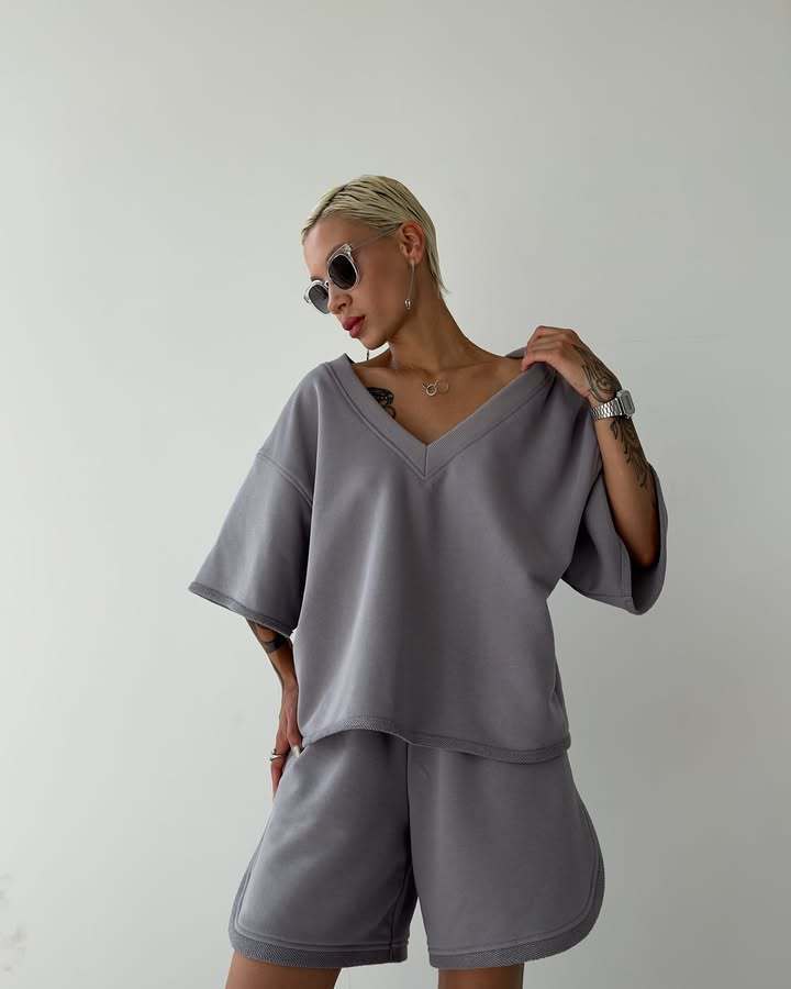 Damen lässiges Sport-Set mit oversized Oberteil und bequemen Shorts
