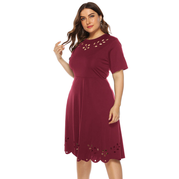 Damen elegantes Kleid mit Ausschnitt und Rüschensaum Drune