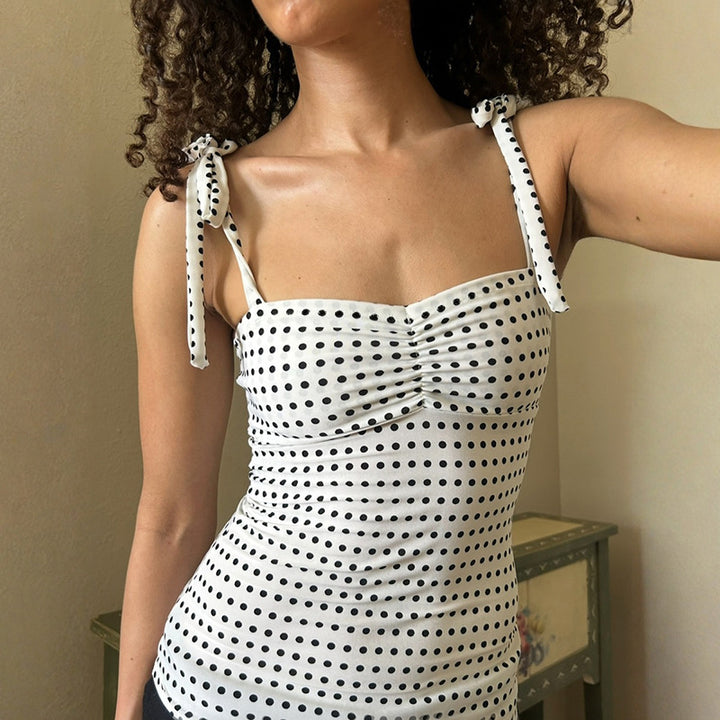 Damen Polka-Dot Top mit zartem Rüschen-Detail und verstellbaren Trägern Drune