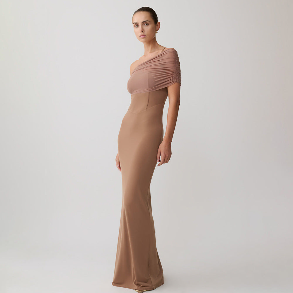 Damen Elegantes und figurbetontes Maxikleid mit einem Schulterdesign und sanften Raffungseffekten Drune