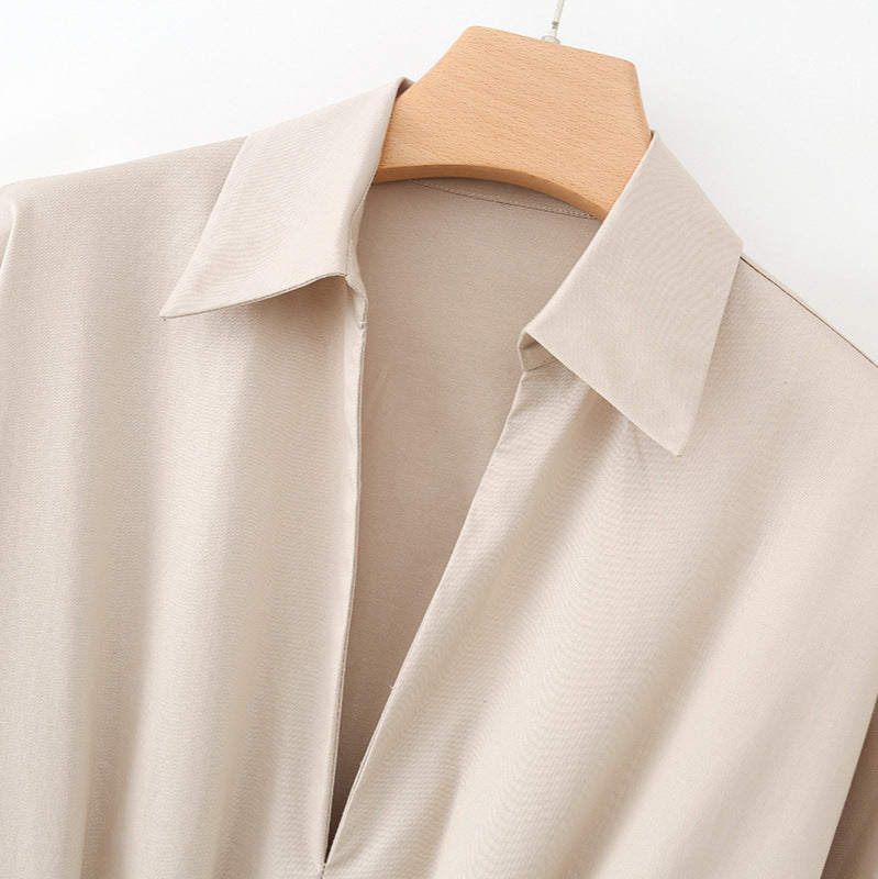 Damen Hemd-Maxikleid mit tiefem V-Ausschnitt, Taillenfalten und schmalem Gürtel Drune