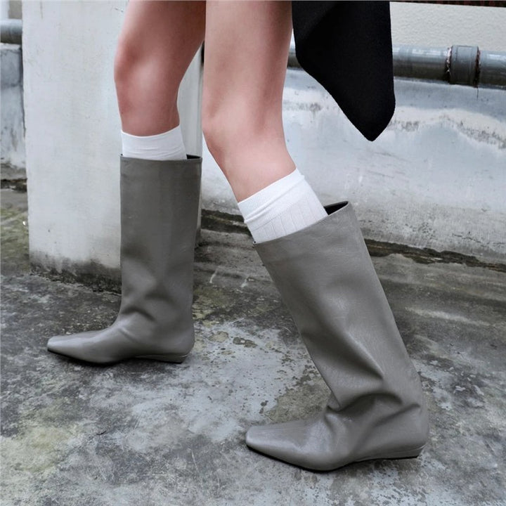 Damen Weiche kniehohe Slouch-Boots mit spitzer Zehenform und ergonomischer Flachsohle Drune