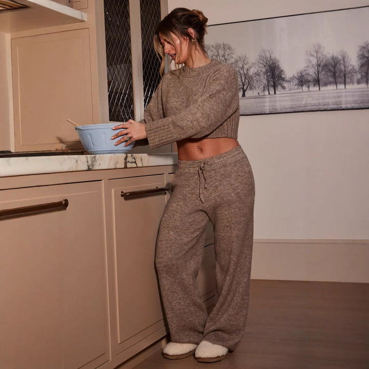 Damen gemütliches Strick-Set mit cropped Pullover und weiten Hosen Drune