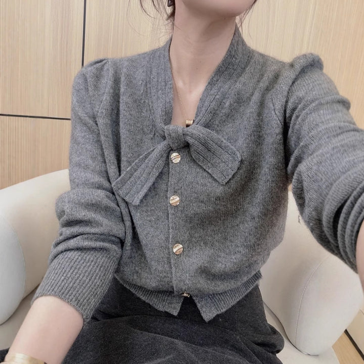 Damen elegante Strickjacke mit Schleifenakzent und hochwertigen Knöpfen Drune