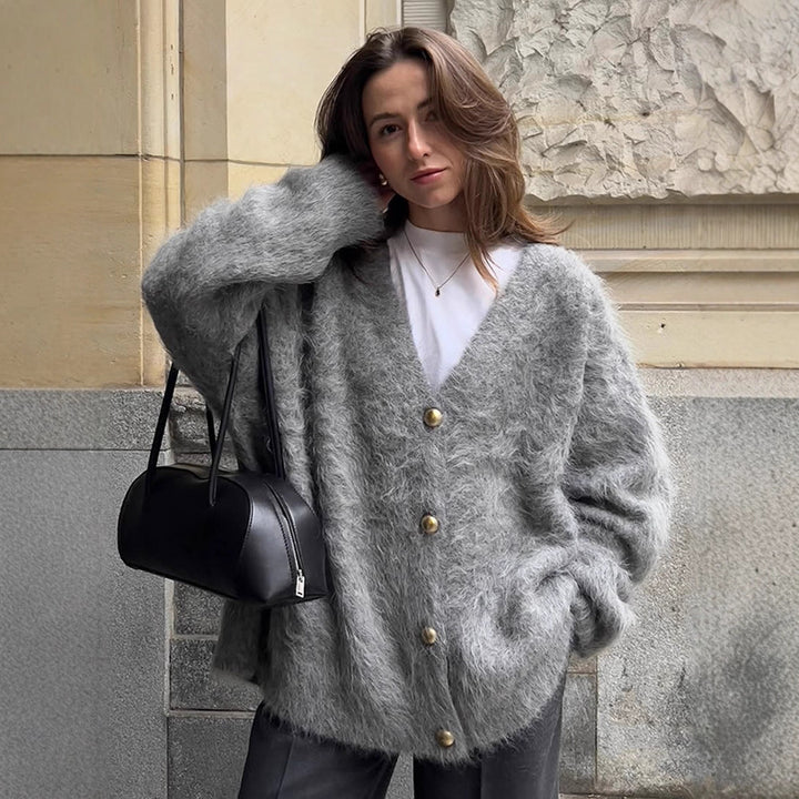 Damen Flauschige Mohair‑Optik Oversize‑Strickjacke mit V‑Ausschnitt und goldenen Zierknöpfen Drune