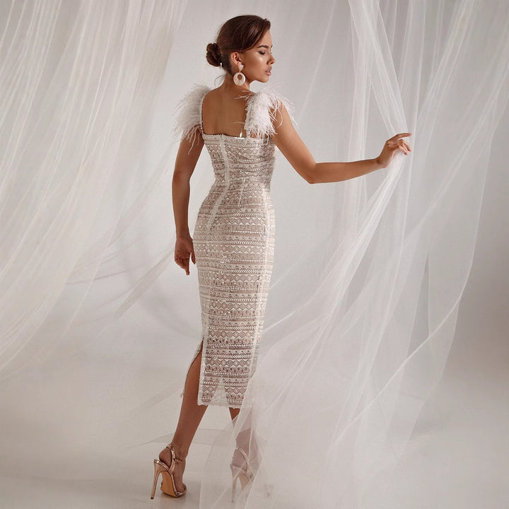 Damen Elegantes Midikleid mit Pailletten-Besatz und federverzierten Schulterpartien Drune