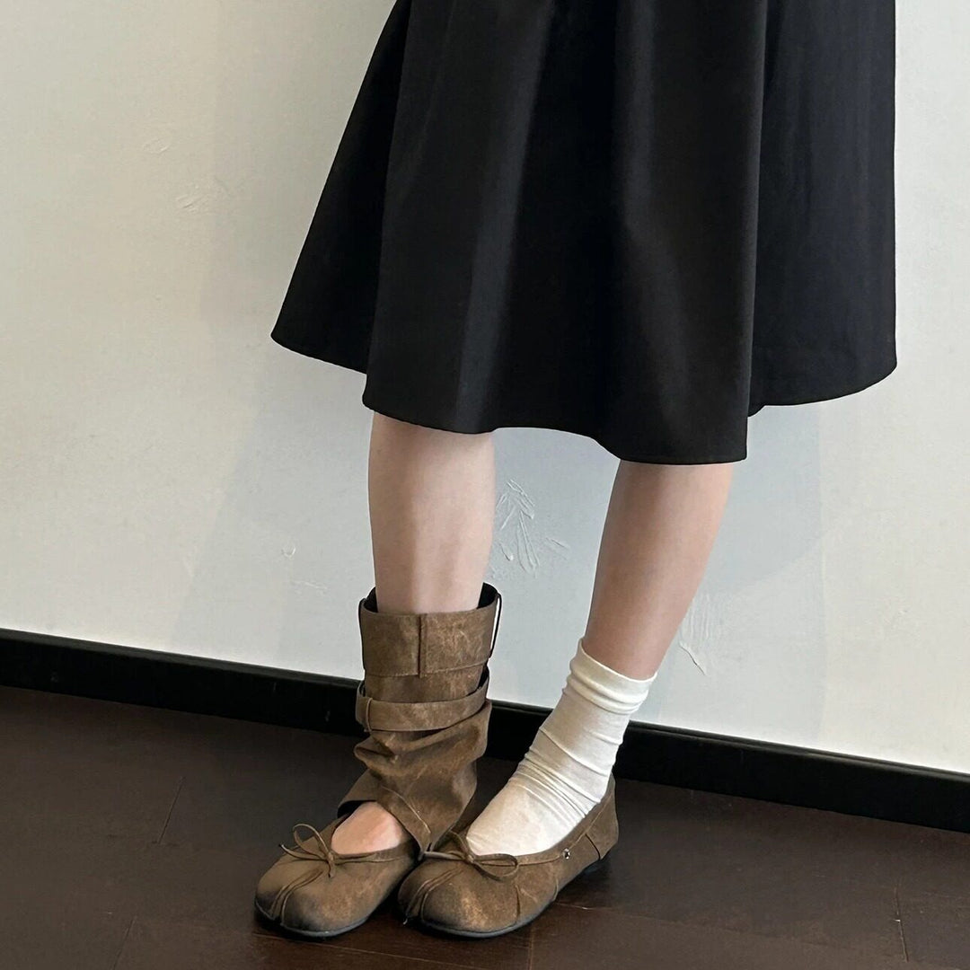 Damen Tabi-inspirierte Veloursleder-Ballerina mit Kappnaht und Schleifen-Detail Drune
