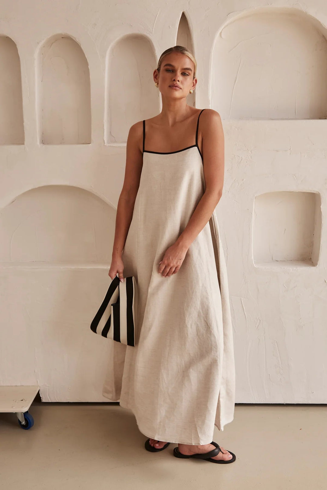 Damen Sommerliches Maxikleid mit schmalen Spaghettiträgern und fließendem Schnitt Drune