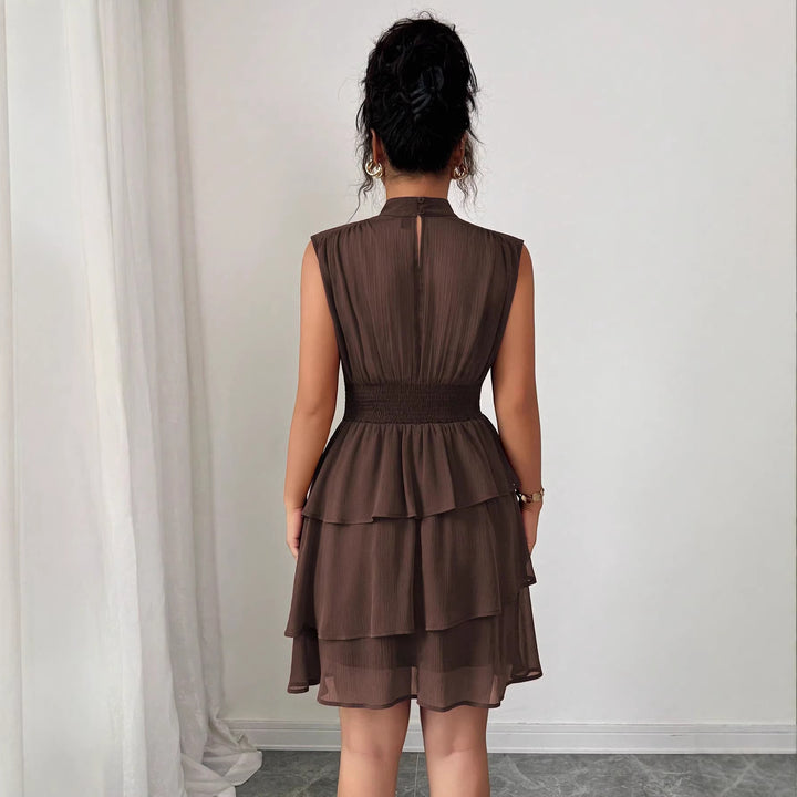 Damen Ärmelloses Chiffon-Stufenkleid mit Stehkragen und taillierter Raffung Drune