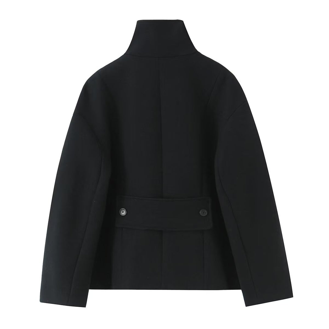 Damen nan kurze Stehkragenjacke mit verdeckter Knopfleiste, aufgesetzten Pattentaschen und cleanem Boxy-Schnitt Drune