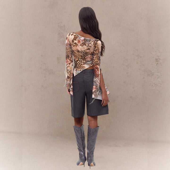 Damen nan asymmetrisches semitransparentes Mesh-Top mit floral-animalischem Muster, gerafftem Rumpf und schulterfreiem Wasserfall-Ausschnitt Drune