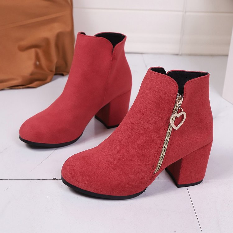 Damen Knöchel‑Stiefeletten aus Velours mit breitem Blockabsatz und Herz‑Reißverschluss Drune
