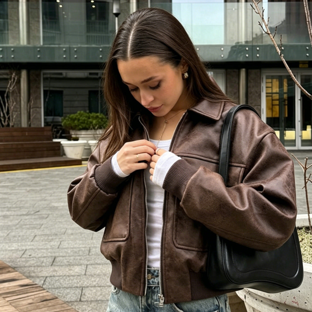 Damen nan kurzer Bomberjacke in Veloursleder‑Optik mit großen Pattentaschen und Rippbündchen Drune