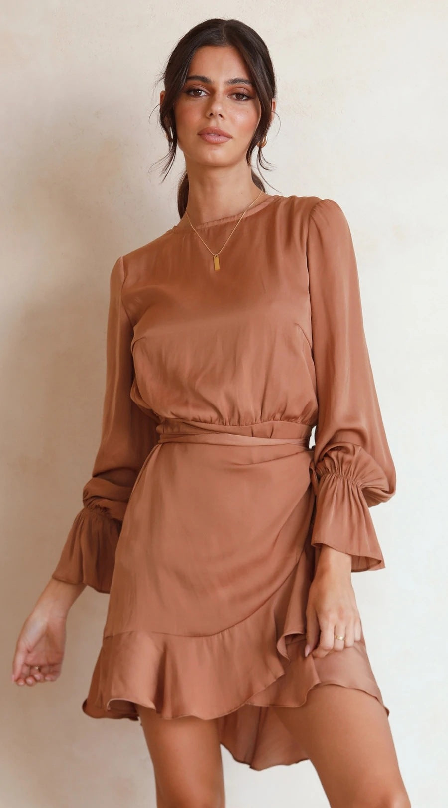 Damen Wickelkleid mit schwingenden Volant-Ärmeln und elegantem Taillenband Drune