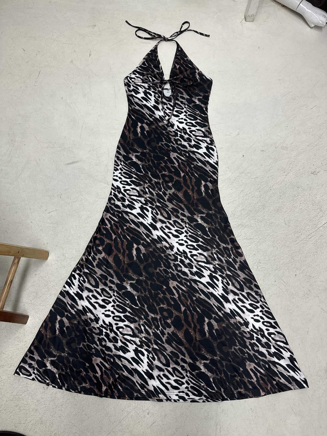 Damen Maxikleid mit tiefem V-Ausschnitt und aufregendem Leopardenmuster Drune