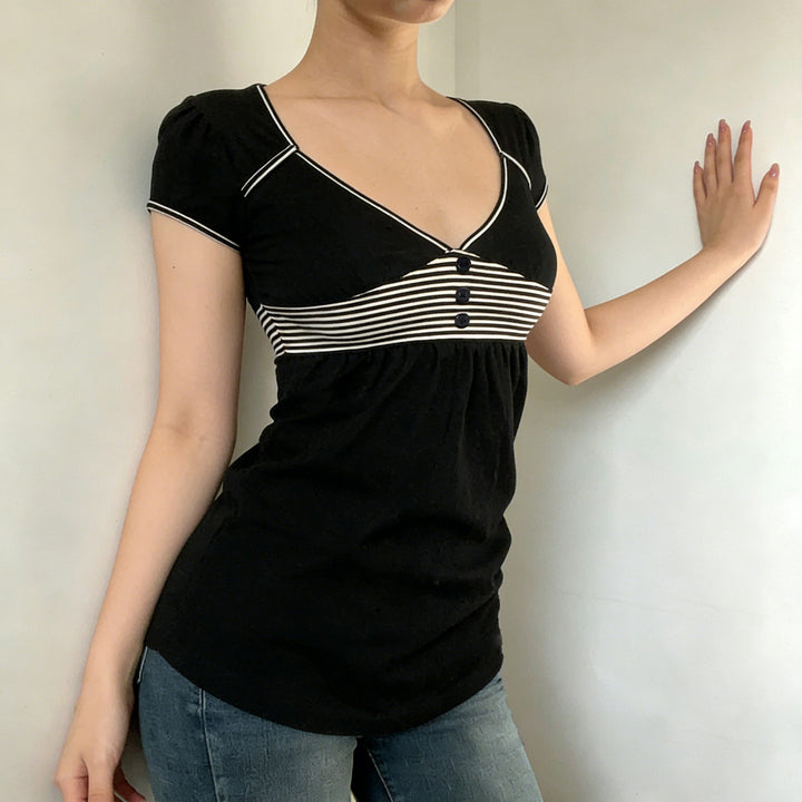 Damen Freizeidkleid mit kontrastierenden Liniendetails und schwingendem Rock Drune