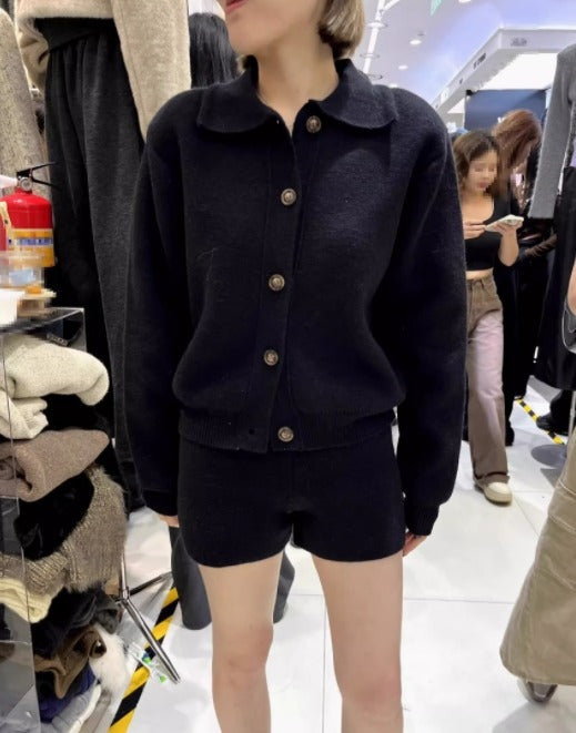 Damen trendige Strickjacke mit Knopfdetail und passendem Shorts Drune