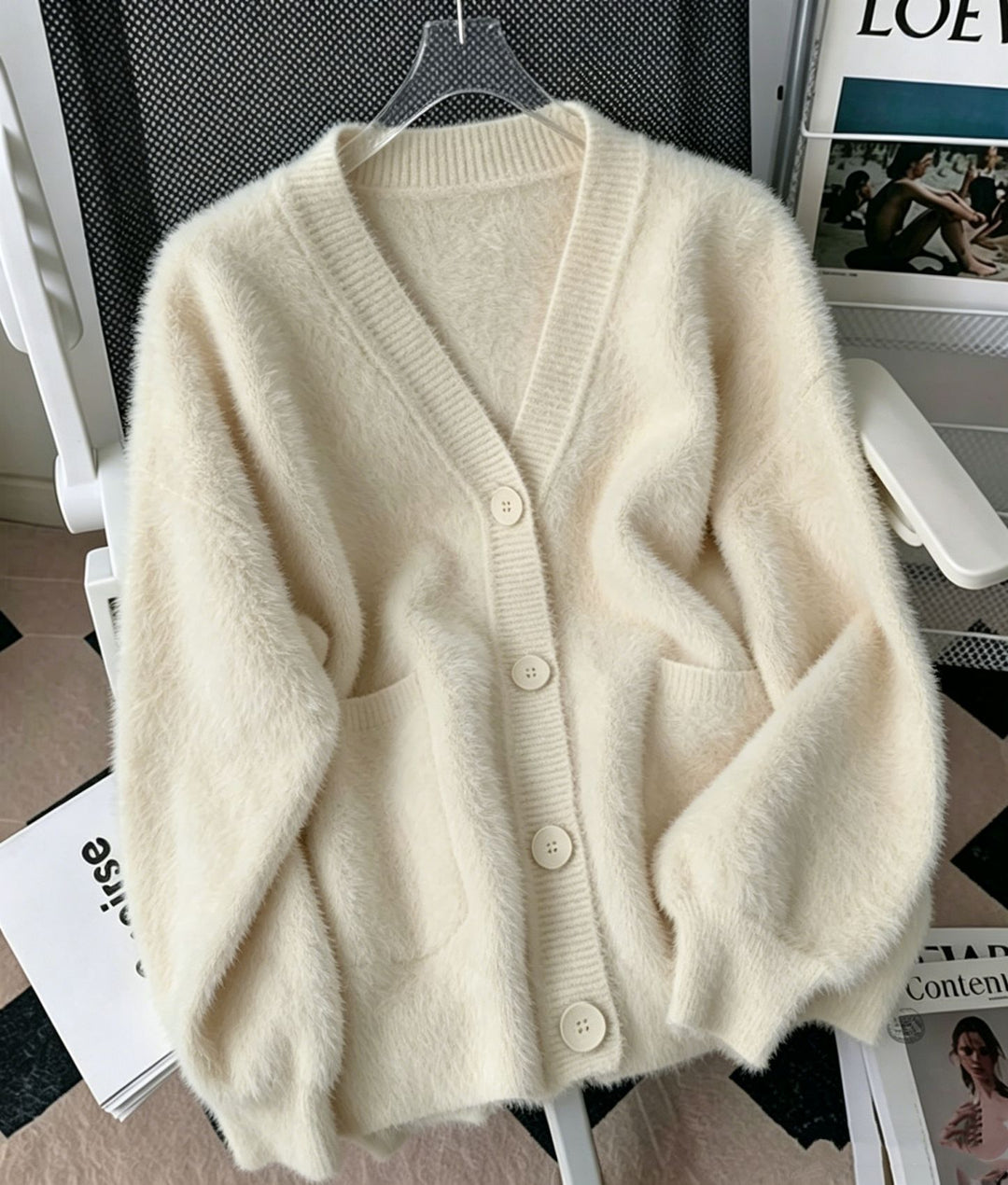 Damen Fluffy-Cardigan mit tiefem V-Ausschnitt, gerippter Knopfleiste und Eingrifftaschen Drune