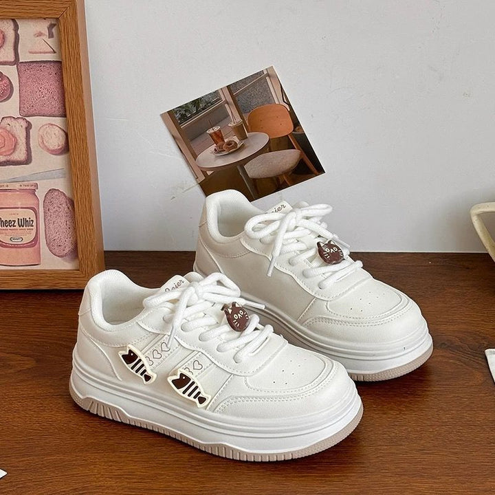 Damen Plateausneaker mit dekorativen Fisch‑Charms und gepolstertem Komfortfußbett Drune