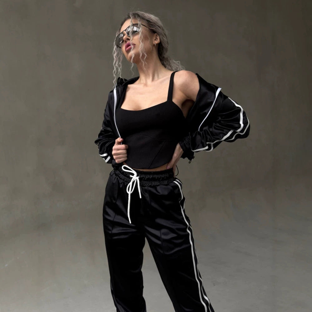 Damen glänzender Satin-Trainingsanzug mit Kontraststreifen, Reißverschlussjacke und Tunnelzughose Drune