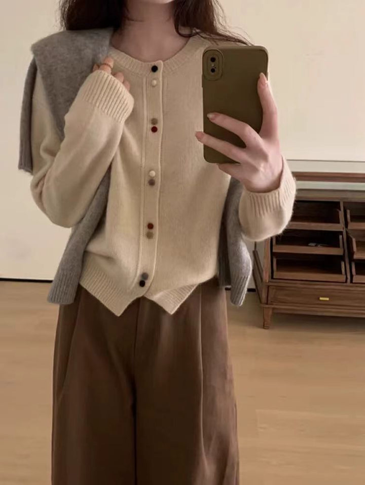 Damen Strickjacke mit dekorativen Knopfakzenten und weichem Material Drune
