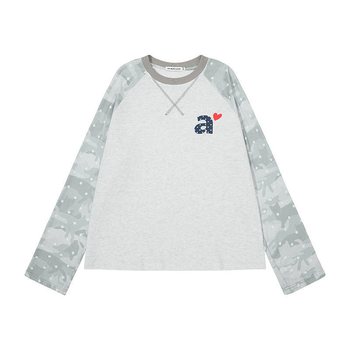 Damen Langarmshirt mit Raglanärmeln, Camouflage-Print und Herz-Initiale Drune