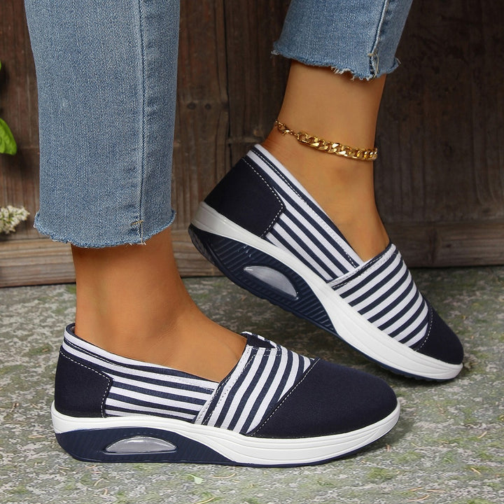 Damen Leichte Slip-On Sneakers mit Keilabsatz und gepolsterter Komfortsohle Drune
