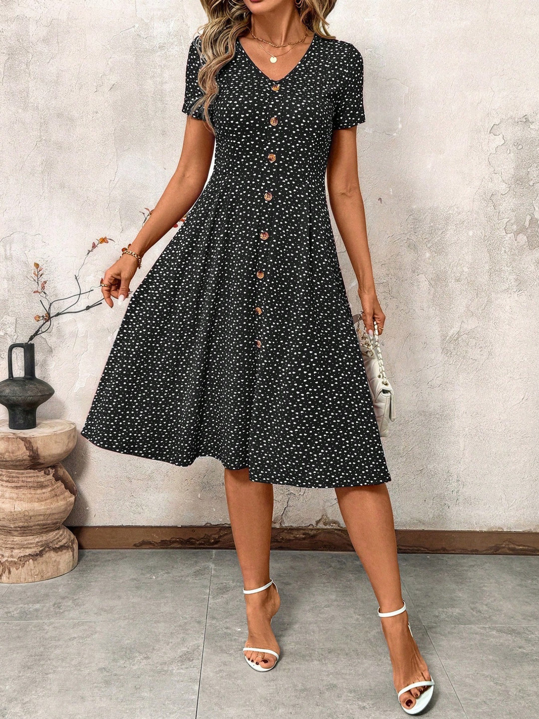 Damen Knielanges Kleid mit V-Ausschnitt und Knopfdetails Drune