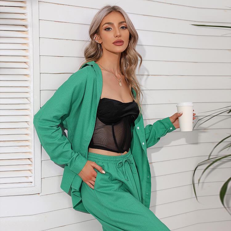Damen lässiges Sommeroutfit mit übergroßer Bluse und weiten Hosen Drune
