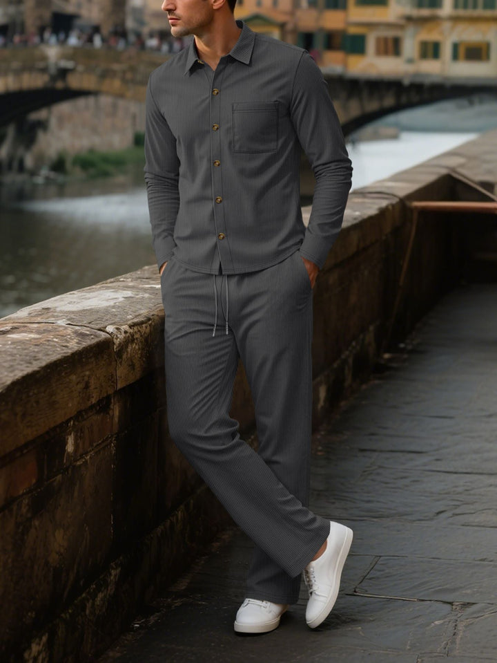 Herren eleganter Freizeitanzug mit strukturierter Oberfläche und praktischen Taschen Drune