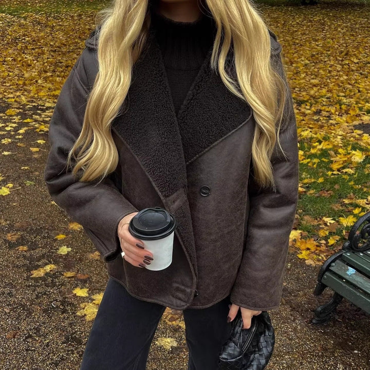Damen Kastenförmige Kurzjacke aus Velourslederimitat mit Teddykragen und verdeckter Knopfleiste Drune